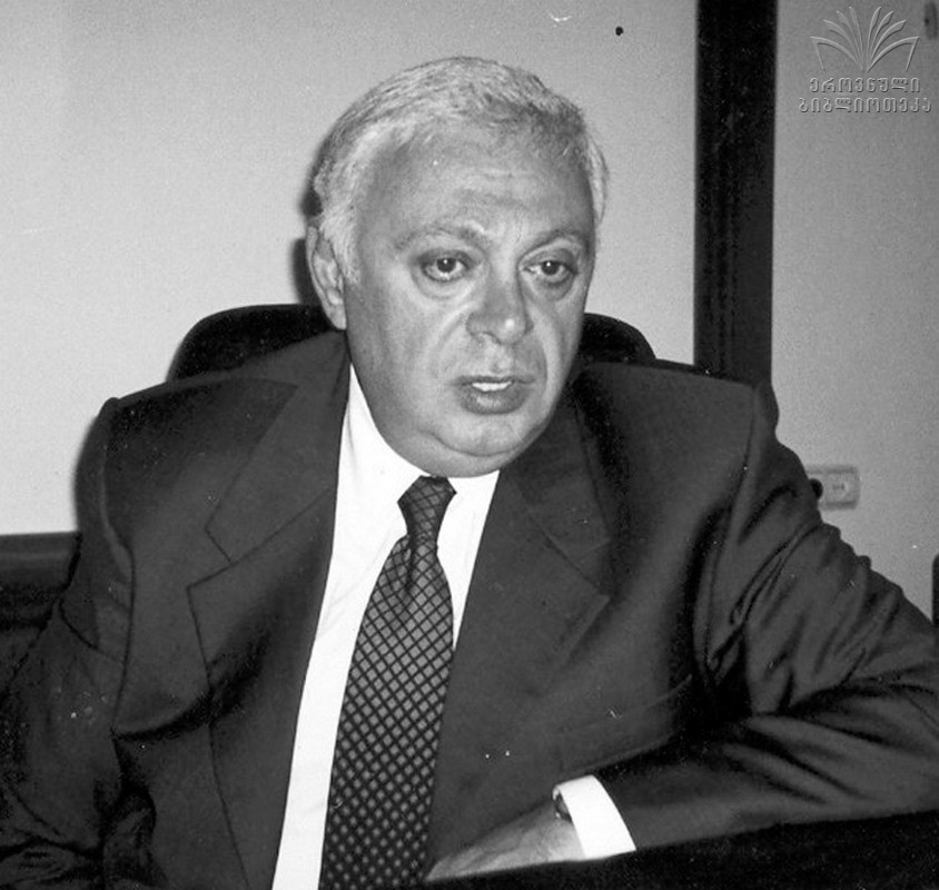 ქართვლის დედა  1958 წელი ხის ქანდაკება  ინიციატორი ვასილ მჟავანაძე, მოქანდაკე ელგუჯა ამაშუკელი